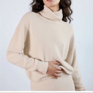 NWT Aritzia Babaton Hush Sweater Medium Silver Burch Cream
